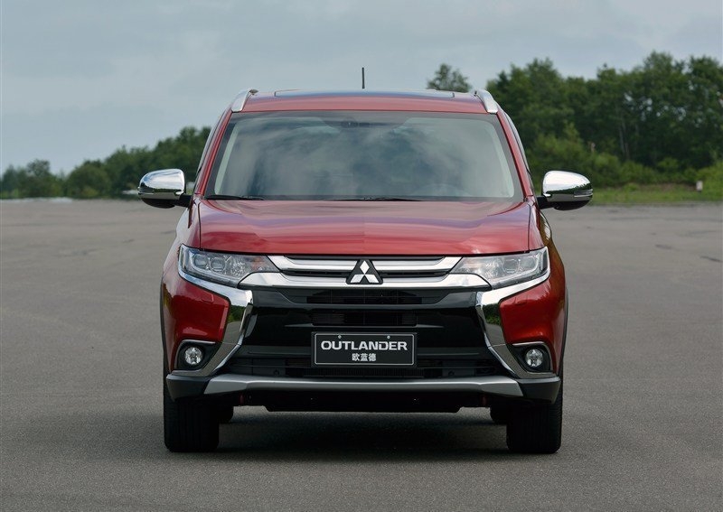 Mitsubishi  Outlander Кроссовер класса J - фото 0